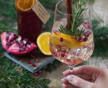 Granatapfel-Orangen-Spritzer-als-Aperitif-zu-Silvester-1