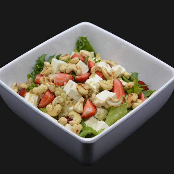 Kinoa salat maasikate, feta ja India pähklitega